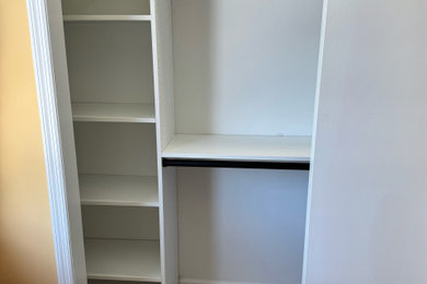 Example of a minimalist closet design in Philadelphia