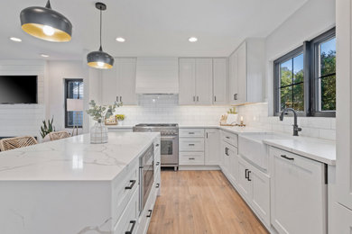 Kitchen - kitchen idea in Minneapolis