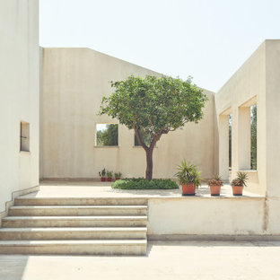 Esempio di un patio o portico minimal con nessuna copertura