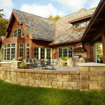 Northern Retreat: outdoor kitchen with freestanding wall