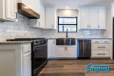 Kitchen - kitchen idea in Austin