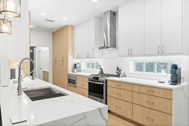 Inspiration for a modern kitchen remodel in Tampa