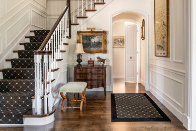 Example of a classic home design design in St Louis