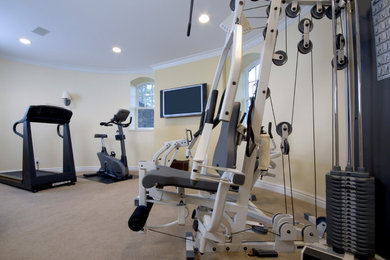 Example of a mid-sized classic carpeted and gray floor multiuse home gym design in Chicago