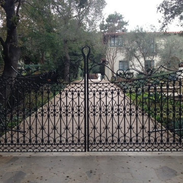 Custom electric driveway gate