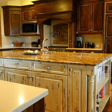 Rustic Alder Wood Traditional Style Kitchen