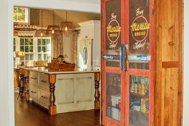 Inspiration for a country kitchen in Charlotte.