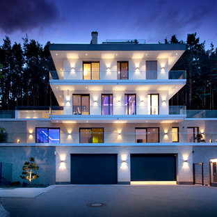 Geräumiges, Drei- oder mehrstöckiges, Beigefarbenes Modernes Einfamilienhaus mit Flachdach in Nürnberg