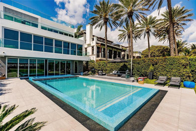 Pool photo in Miami