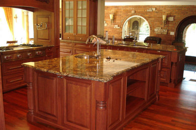 Kitchen - kitchen idea in Miami