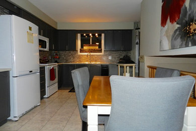 Elegant home design photo in Toronto