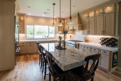 Example of a classic kitchen design in Sacramento