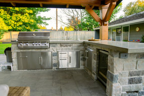 Outdoor Kitchen & Covered Patio