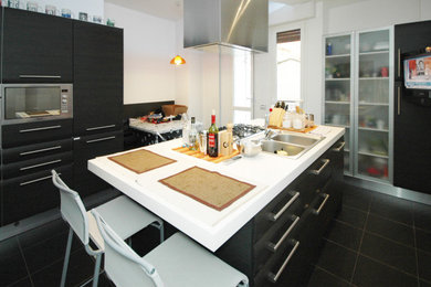Immagine di una cucina minimalista