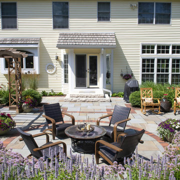 Farmhouse Bluestone Patio - Hawthorn Woods, IL