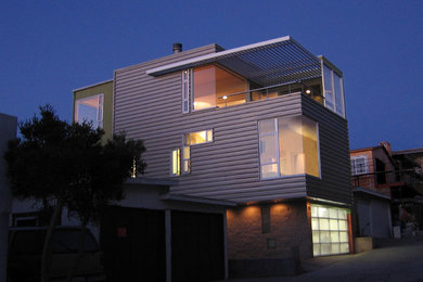 Inspiration for a coastal exterior home remodel in Los Angeles