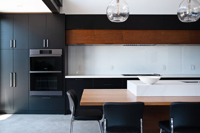 Example of a trendy kitchen design in Toronto