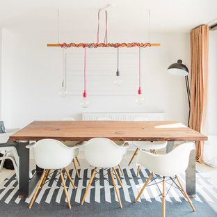 フランクフルトの中サイズのインダストリアルスタイルのLDKの画像 (白い壁、コンクリートの床、暖炉なし、ベージュの床)