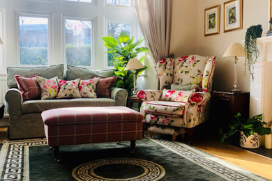 Inspiration for a traditional living room in London.
