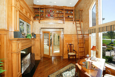 Elegant home office photo in St Louis