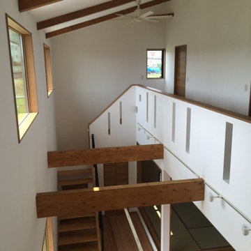 House：It's a wide stairwell