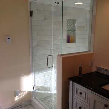 Frameless shower door with return