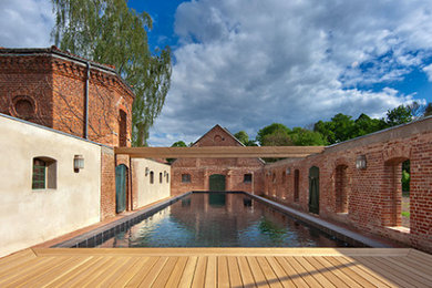 Pool im Innehof in Berlin