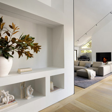 Modern Oasis in the Peninsula