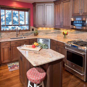 Vail Golf Course Townhomes - Traditional Cherry Kitchen