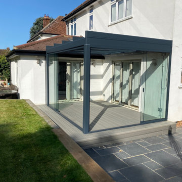 A flat pitches glass room with all the extras in Hitching