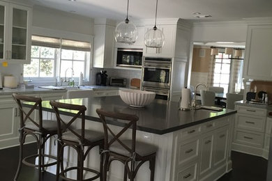 Kitchen - transitional kitchen idea in Los Angeles