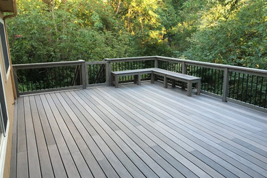 Photo of a large modern deck in Portland.