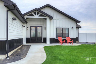 Inspiration for a country entryway remodel in Boise