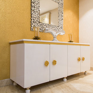 Klassisches Esszimmer in Pune