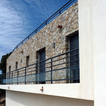 VILLA C.