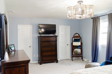 Inspiration for a mid-sized timeless master carpeted and gray floor bedroom remodel in Philadelphia with blue walls