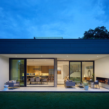 007 House
