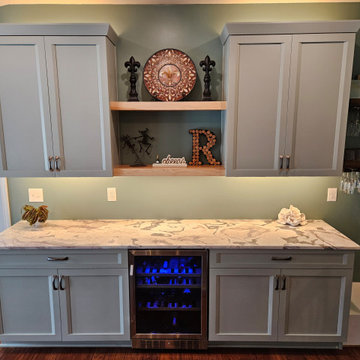 Contemporary Kitchen Remodel Done in Two-Tone Cabinets