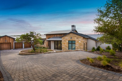 Country exterior home idea in Austin