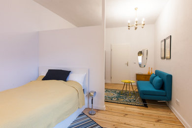 Diseño de dormitorio nórdico pequeño con paredes blancas