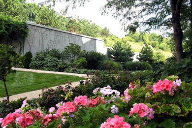 Inspiration for a landscaping in Indianapolis.