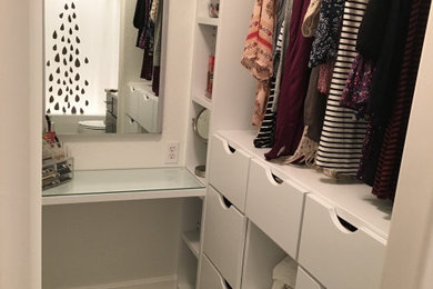 Example of a classic closet design in Kansas City