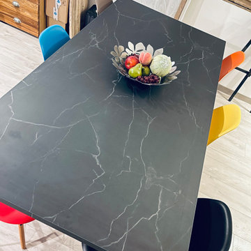 Table à manger en marbre noir