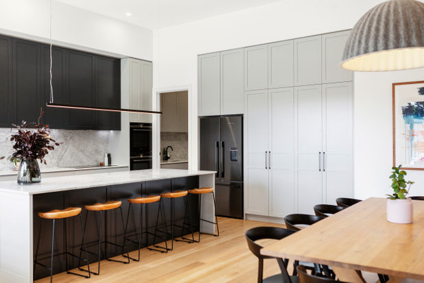 Contemporary Kitchen by Everlong Constructions