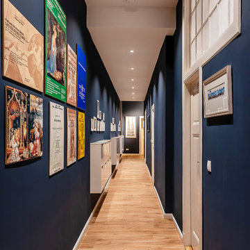 Langer Flur in einer Wohnung in Berlin-Westend