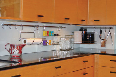 Inspiration for a contemporary kitchen remodel in DC Metro