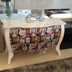 2832 - Console Tables