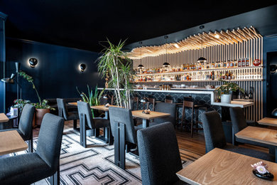 Nisei Bar/ Iris