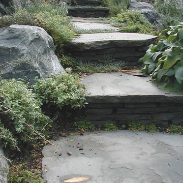Flagstone steps with flagstone face