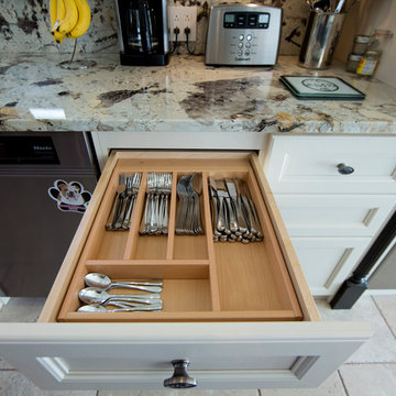 Cutlery drawer